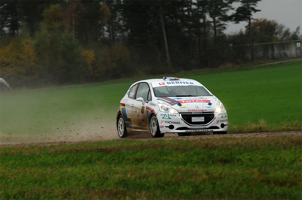 Kim Madsen og Line Lykke Jensen kørte sig efter blot tre starter ind på bronzepladsen i 2WD
(Foto: rallypics.dk)